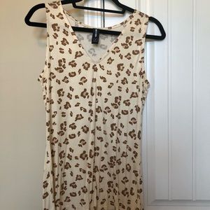Agnes and Dora fitted V neck tank